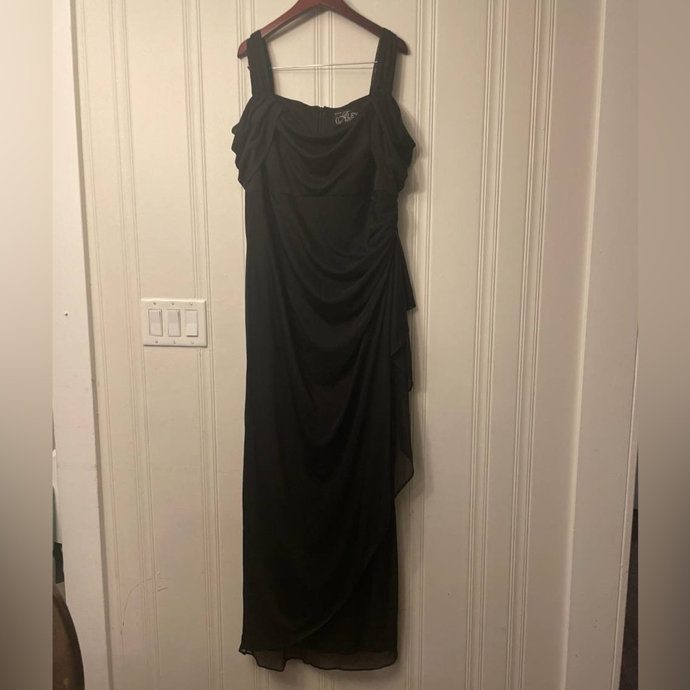 NEW| Evening Maxi Mesh Dress - Picture 4 of 7